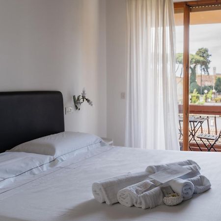 Mami Sabaudia Hotel Екстер'єр фото