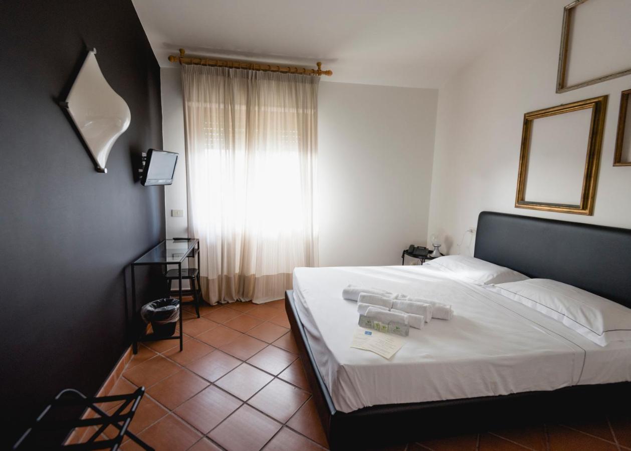 Mami Sabaudia Hotel Екстер'єр фото
